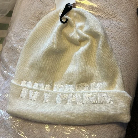 ADIDAS Ivy Park X Adidas Cut-Off Logo Beanie off White NWOT  display picture 2